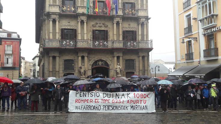 Pentsionistak Martxan: "Gutxieneko soldatak 1.080 eurokoak izan beharko lirateke"