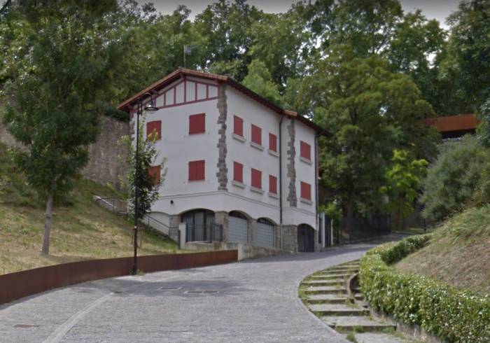Errefuxiatuei harrera egiteko erabiliko da Iruñeko Caparrosoren txaleta