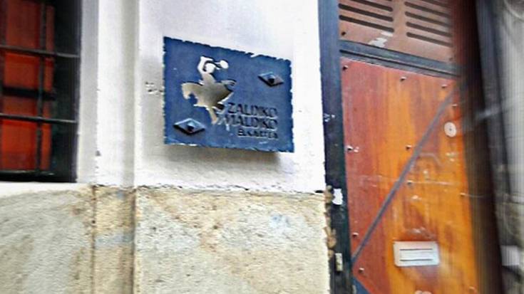 Zaldiko Maldiko berriz jira-biraka