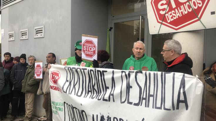 Funts putre batek Iruñeko 160 etxebizitza sozial erosi du, eta bertan bizi diren familiak kalean utz ditzake