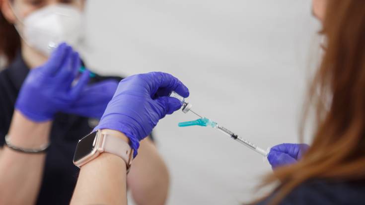 Gaur zabalduko zaie txertoa jasotzeko hitzordua hartzeko aukera16 eta 17 urtekoei