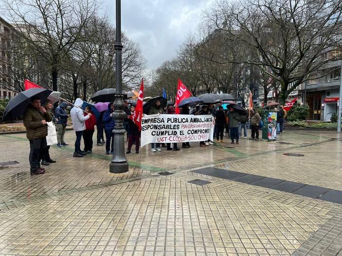 Osasun garraiorako enpresa publikoa sortzeko urrats "erabakigarriak" eskatu dituzte