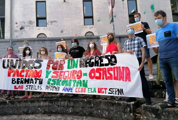 Ikasgeletara itzultzeko protokoloa "segurua eta adostua" izan dadila eskatu dute sindikatuek