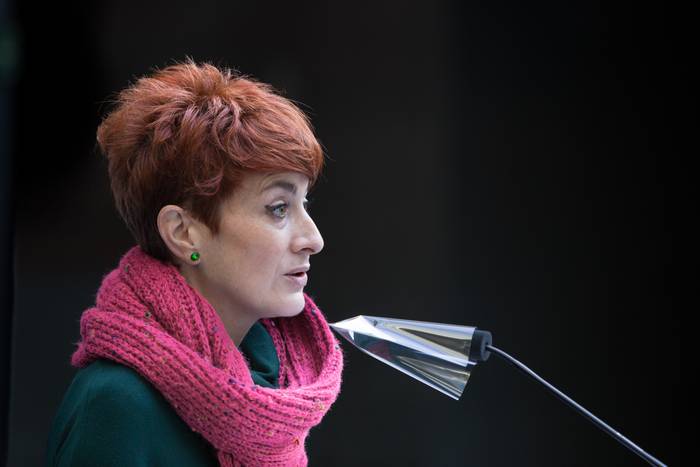 Txertatze erritmo "motela" kritikatu dute oposizioko taldeek