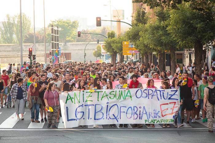 Hilabete "transmarikabolloan": hitzaldiak, zinema emanaldiak, mobilizazioa, festa...
