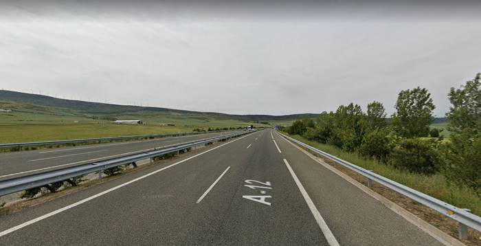 Sesmako emakume bat hil da A-12 errepidean izandako istripu batean