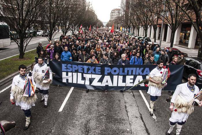 Erakunde baten atzean egotea ukatu dute presoei harrerak egitea egotzita deklaratzera deitutakoek