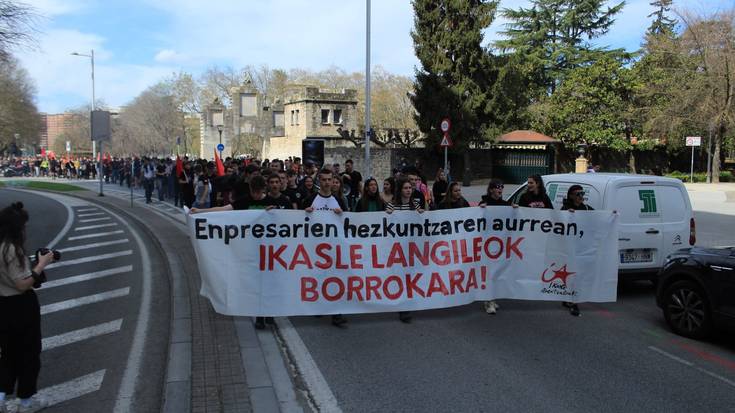 Hezkuntza "pribatizaziotik" ateratzeko, borroka