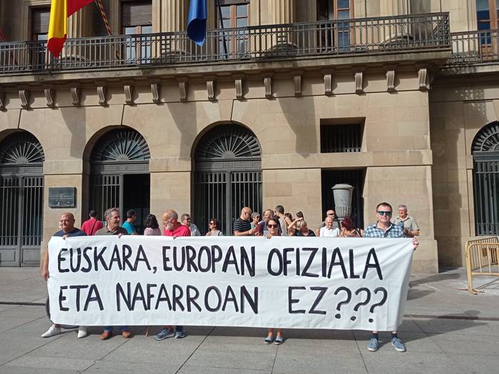 Euskara, ofiziala europan eta Nafarroan ez?