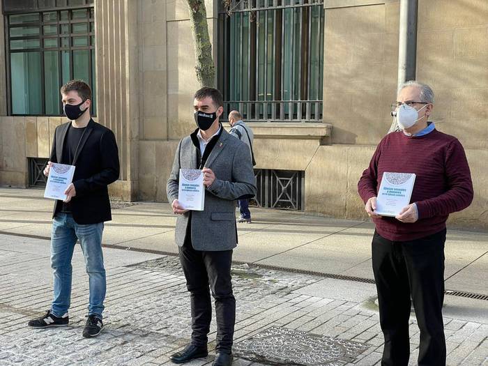 Adingabeei egindako abusu sexualak ikertzeko eskatu dio gobernuak Iruñeko elizbarrutiari