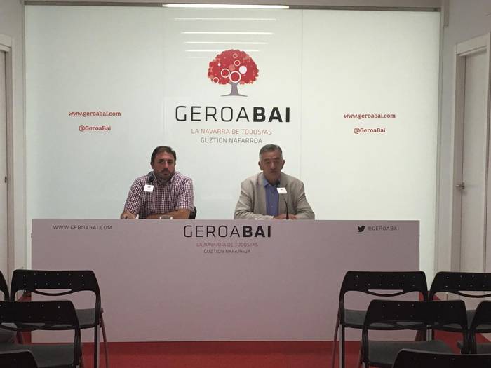 PSNri eskua luzatuta segitzen du Geroa Baik