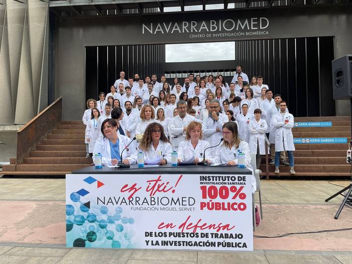 Navarrabiomedeko langileek osasun-ikerketa IdiSNAra aldatzea salatu eta kudeaketa publiko garbia eskatu dute