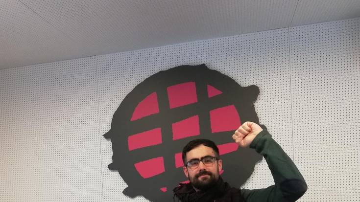 "Alabari 'Internazionala' abesten diot lo har dezan"