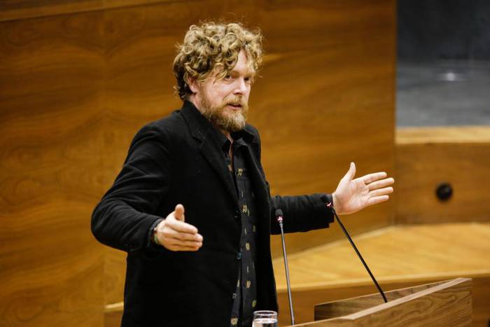 EAtik kanporatu dituzte Maiorga Ramirez, Miren Aranoa eta Esther Korres kritikoak