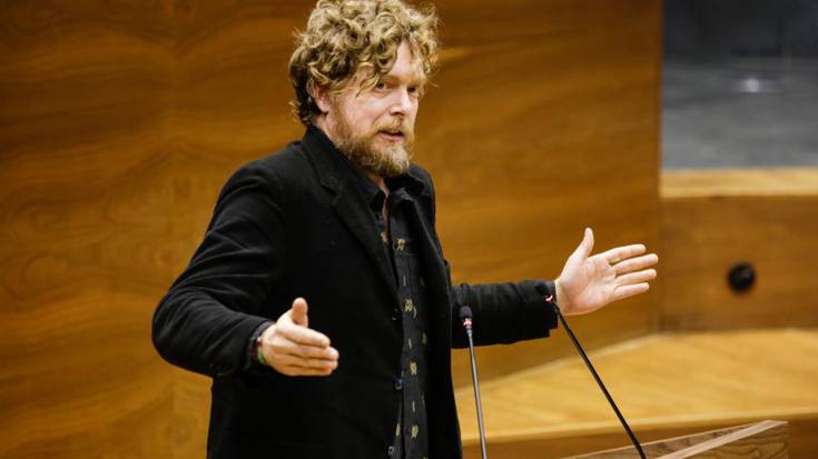 Maiorga Ramirez: "EAko eztabaida politikoa baldintzatu nahi du zuzendaritzak"