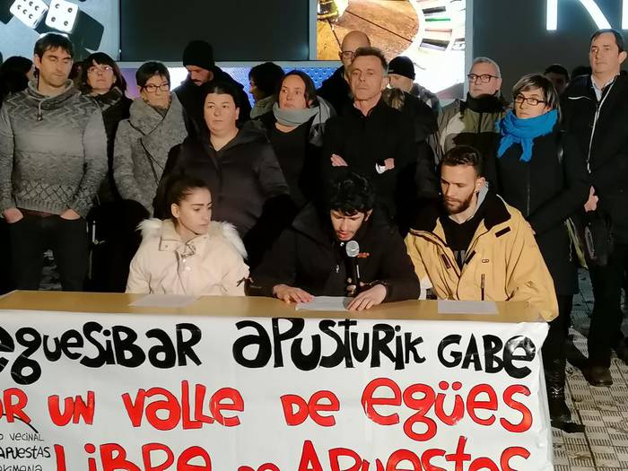 Apustu etxerik gabeko Eguesibarren aldeko manifestua