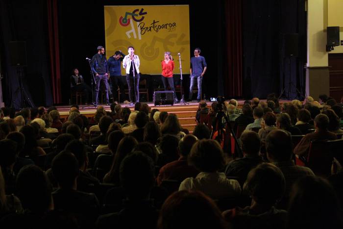 Bertsolaritza Kultur Intereseko Ondasun izendatu du Gobernuak