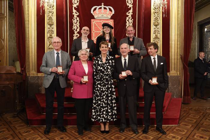 Zazpi pertsonak Carlos III.aren Gurutzea 2023 saria jaso dute