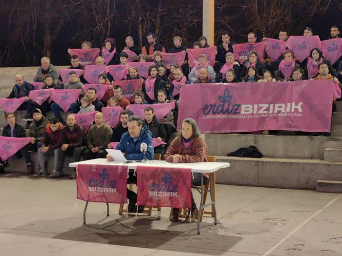 Baztanen eraiki nahi duten meategiaren aurka sinadura bilketa abiatu du Erdiz Bizirik taldeak