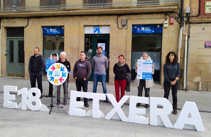 Sarek "Etxera bidea gertu" lelopean manifestazioa deitu du Iruñean