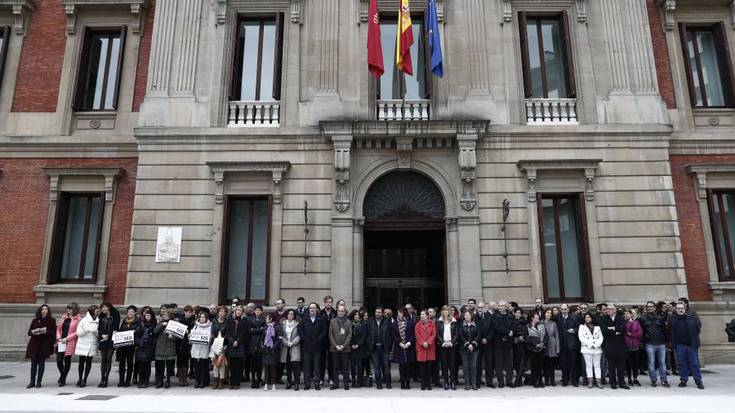 Greba feminista babestu du Nafarroako Parlamentuak