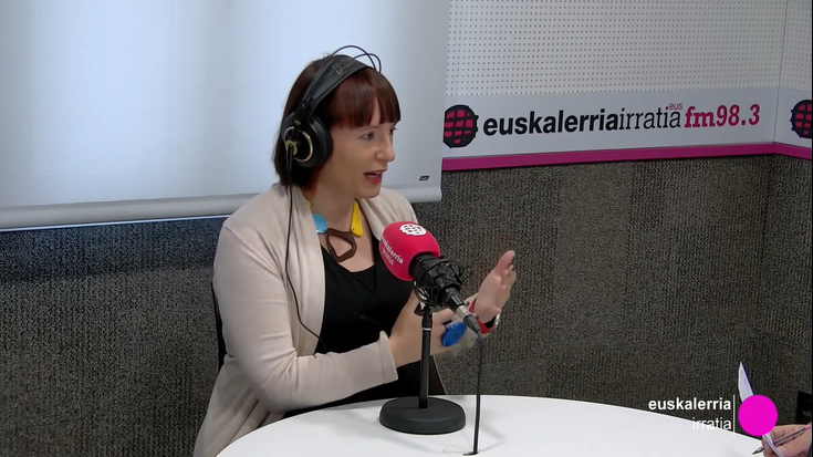 Irati Jimenez: “Euskal literaturan umore gutxiegi eta zurruntasun gehiegi daukagu”