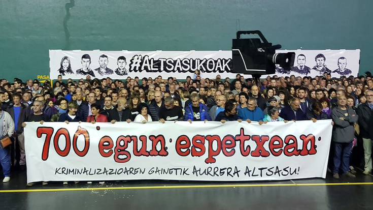 Bideoa: Altsasuko gertakariez eta zigortutako gazteen egoeraz hitz egin dute herritarrek