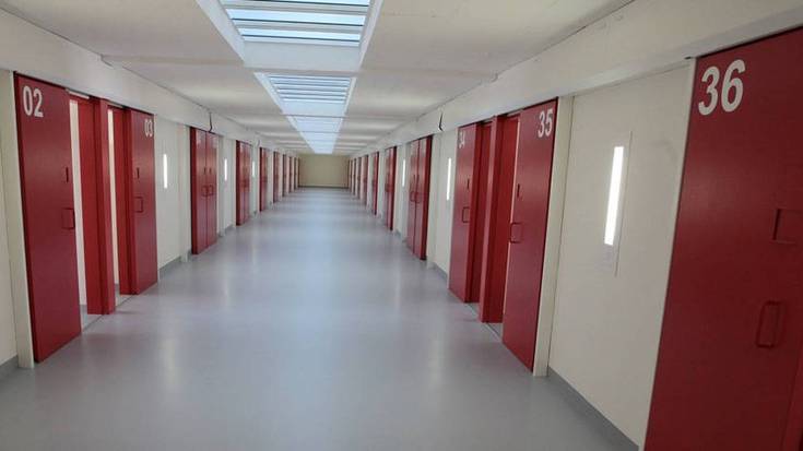Salhaketak kexa aurkeztu du, koronabirusagatik espetxeetako bisitak bertan behera utzi dituztela eta