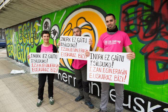 Errotxapeako EHEk egindako horma-irudiari hirugarrenez eraso diote