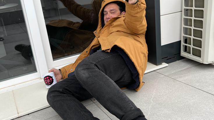 Tronpetista homeless bat Irrintzi dorreko atikoan