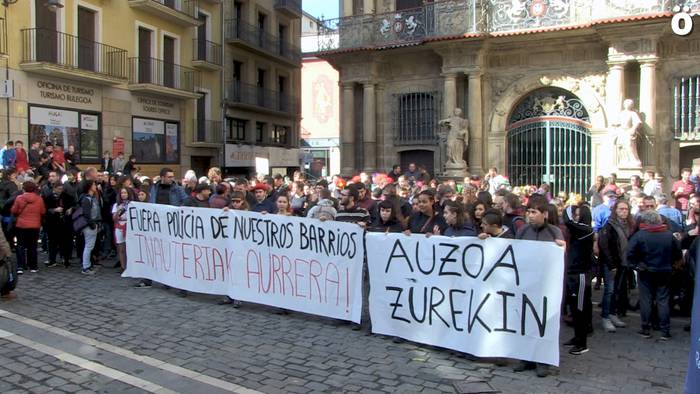Alde Zaharreko inauteriengatik polizia etxera deitutako gazteek ez dute deklaratu