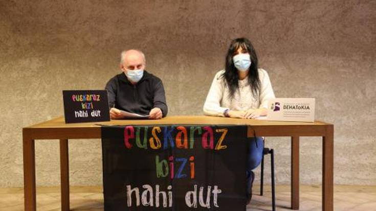 Lan deialdietan euskararen bazterketa salatu dute Behatokiak eta AET-k