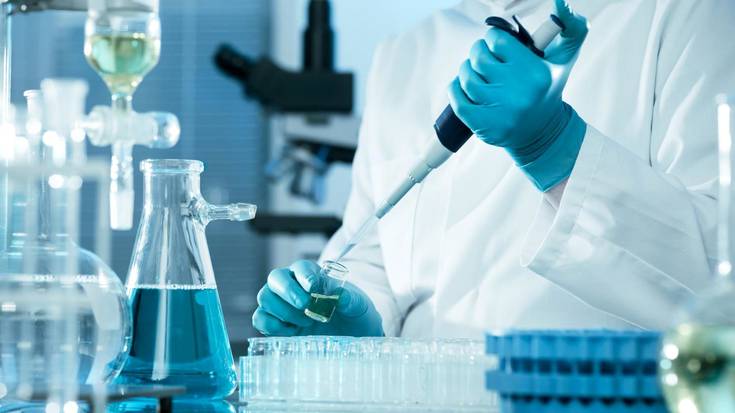 Nafarroako egoiliar eta profesionalei test azkarrak egiten hasi zaizkie