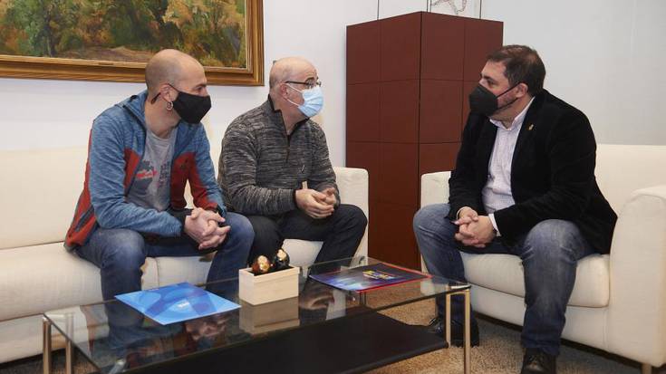 Korrikarekin kolaboratzen segitzeko gonbita egin dio AEK-k Nafarroako Parlamentuari