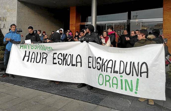 Antsoaingo haur eskolak hezitzaile elebidunen lan deialdia behar du orain