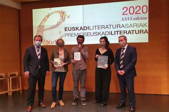Iñigo Astiz eta Miren Asiain nafarrak saritu dituzte Literaturako Euskadi sarietan