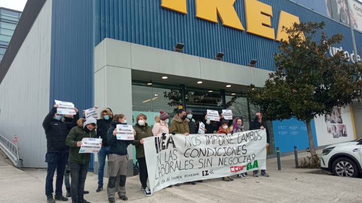 Iruñeko IKEAn lan baldintzak mantendu daitezela exijitu dute CCOOk eta ELAk