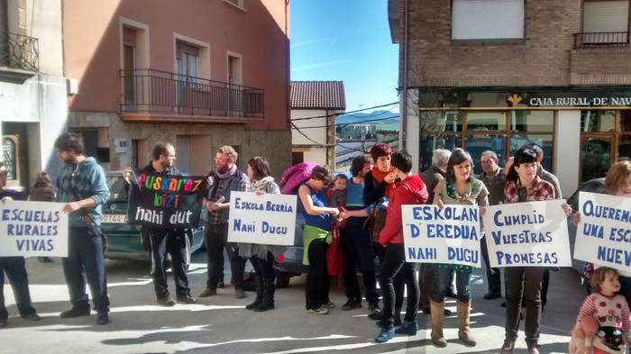 Gaur Abartzuzako eta inguruko biztanleekin egon ga