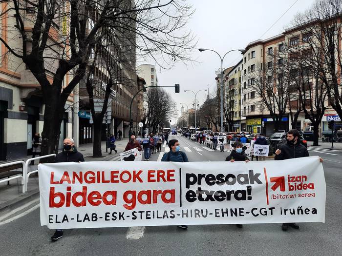 Euskal presoen aldeko manifestazioa egin dute sindikatuek, Iruñean