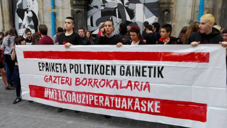 Bina urteko espetxe zigorra ezarri diete iazko Iruñeko istiluetan parte hartzea egotzita