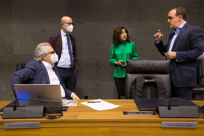 Nafarroako osasun eskumenak erabat gauzatzearen aldeko adierazpen bat baztertu du parlamentuak