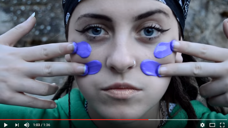 Iruñerriko artista talde batek eraso matxisten aurkako bideoa egin du