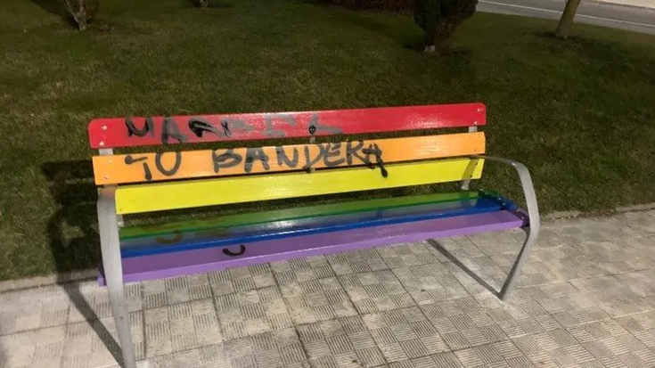 LGTBIQ+ banku baten aurkako pintaketa gaitzetsi du Eguesibarko Udalak