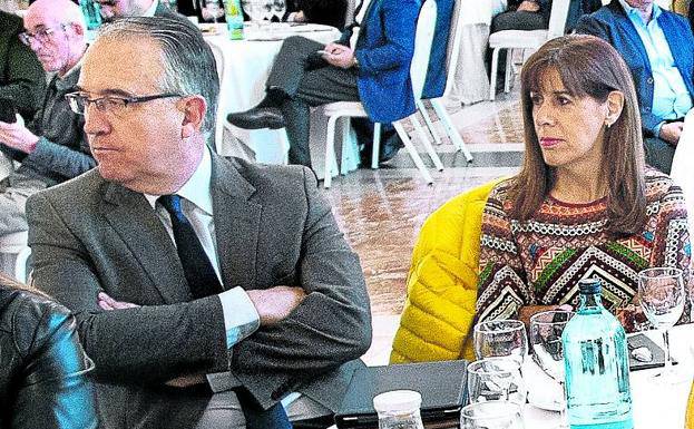 Maia alkatea hirugarren aldiz gaitzetsi dute