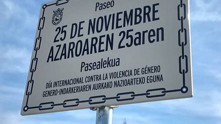"Azaroaren 25a" pasealekuko plakak behin betiko elebidun izanen dira.