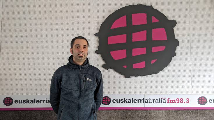 Nestor Esteban: "Pediatra euskaldunaren arreta jasotzeko ematen diguten irtenbidea Antsoaindik beste auzo batera tokiz aldatzea da"
