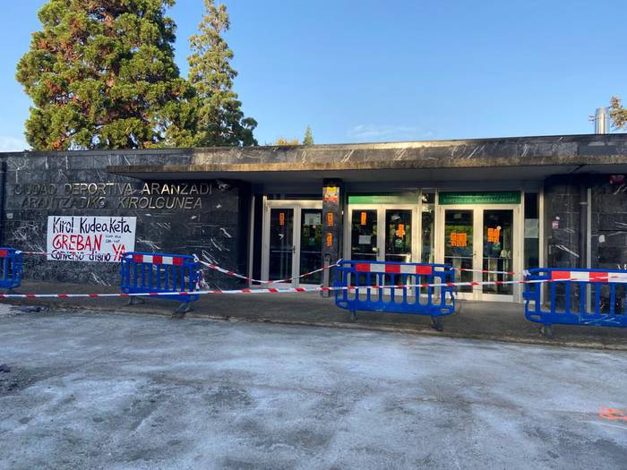 Greba mugagabean dira kirol instalazioetako langileak