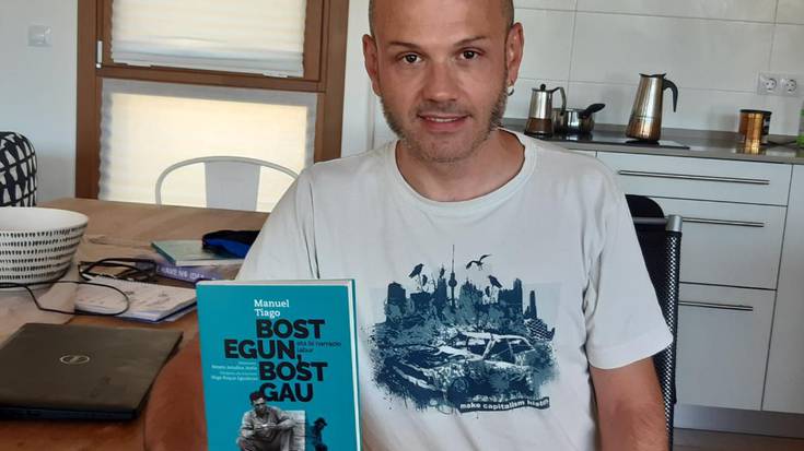 'Bost egun, bost gau' liburuaz solasean Iñigo Roque eta Aitor Etxarte