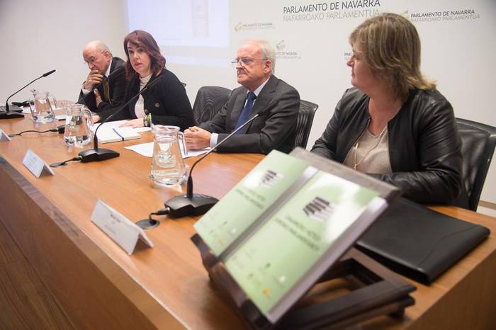 Oinarrizko Hiztegi Juridiko-Parlamentarioa aurkeztu dute