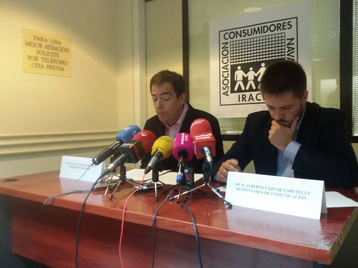 Zoru klausula medio, gora egin dute bankuekin lotutako kexek